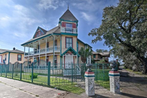 1 Mi to Beach Group-Friendly Galveston Home!
